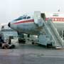 Dicembre 1961 Aeroporto di Heathrow<br>Boeing 707 Air India in riparazione sulla pista in attesa di partire per Miami